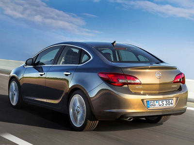 Έκδοση sedan για το Opel Astra